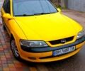 Желтый Опель Вектра, объемом двигателя 2 л и пробегом 190 тыс. км за 2900 $, фото 1 на Automoto.ua