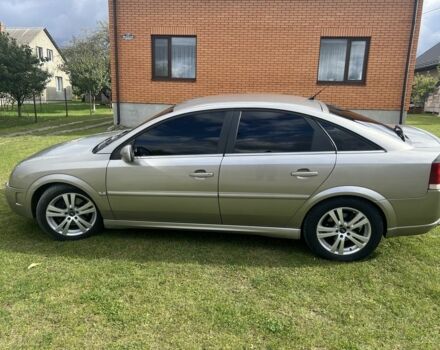 Желтый Опель Вектра, объемом двигателя 3.2 л и пробегом 377 тыс. км за 4300 $, фото 3 на Automoto.ua