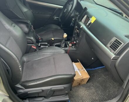 Желтый Опель Вектра, объемом двигателя 3.2 л и пробегом 377 тыс. км за 4300 $, фото 13 на Automoto.ua