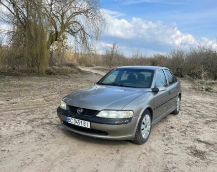 Желтый Опель Вектра, объемом двигателя 1.7 л и пробегом 222 тыс. км за 1400 $, фото 1 на Automoto.ua