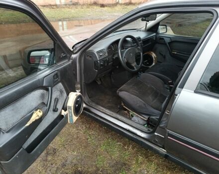 Сірий Опель Вектра, об'ємом двигуна 2 л та пробігом 300 тис. км за 1250 $, фото 7 на Automoto.ua