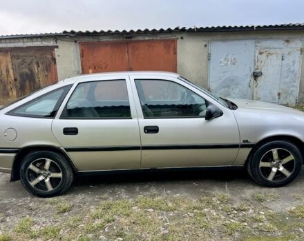 Серый Опель Вектра, объемом двигателя 1.7 л и пробегом 200 тыс. км за 1299 $, фото 8 на Automoto.ua