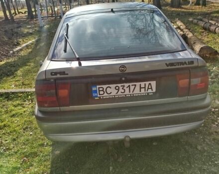 Сірий Опель Вектра, об'ємом двигуна 1.8 л та пробігом 251 тис. км за 1250 $, фото 4 на Automoto.ua