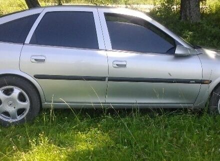 Сірий Опель Вектра, об'ємом двигуна 1 л та пробігом 301 тис. км за 2300 $, фото 2 на Automoto.ua