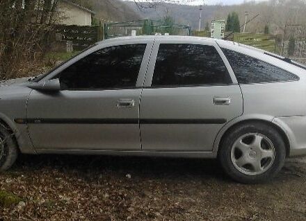 Сірий Опель Вектра, об'ємом двигуна 1 л та пробігом 301 тис. км за 2300 $, фото 4 на Automoto.ua