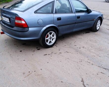 Серый Опель Вектра, объемом двигателя 1.6 л и пробегом 350 тыс. км за 1600 $, фото 1 на Automoto.ua