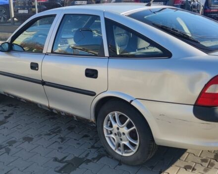 Опель Вектра 1998 у Чернівцях на Automoto.ua Сірий Опель Вектра, об'ємом двигуна 1.6 л та пробігом 257 тис. км за 1781 $, фото 4 на Automoto.ua