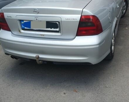 Сірий Опель Вектра, об'ємом двигуна 2 л та пробігом 300 тис. км за 700 $, фото 4 на Automoto.ua