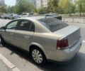 Сірий Опель Вектра, об'ємом двигуна 2.2 л та пробігом 700 тис. км за 2007 $, фото 2 на Automoto.ua