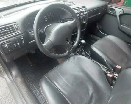 Серый Опель Вектра, объемом двигателя 2 л и пробегом 400 тыс. км за 2200 $, фото 5 на Automoto.ua