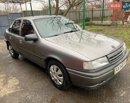 Серый Опель Вектра, объемом двигателя 2 л и пробегом 400 тыс. км за 2200 $, фото 2 на Automoto.ua