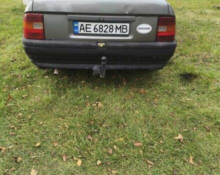 Сірий Опель Вектра, об'ємом двигуна 1.7 л та пробігом 334 тис. км за 800 $, фото 5 на Automoto.ua