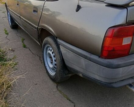 Сірий Опель Вектра, об'ємом двигуна 1.6 л та пробігом 300 тис. км за 1250 $, фото 3 на Automoto.ua