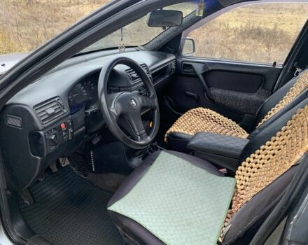 Серый Опель Вектра, объемом двигателя 1.6 л и пробегом 280 тыс. км за 920 $, фото 4 на Automoto.ua