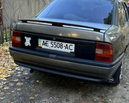 Серый Опель Вектра, объемом двигателя 1.6 л и пробегом 420 тыс. км за 1200 $, фото 1 на Automoto.ua