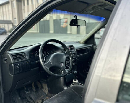 Опель Вектра 1989 у Чернівцях на Automoto.ua Сірий Опель Вектра, об'ємом двигуна 1.6 л та пробігом 265 тис. км за 1350 $, фото 5 на Automoto.ua
