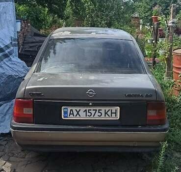 Серый Опель Вектра, объемом двигателя 2 л и пробегом 285 тыс. км за 900 $, фото 3 на Automoto.ua