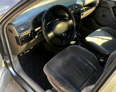 Сірий Опель Вектра, об'ємом двигуна 2 л та пробігом 300 тис. км за 1650 $, фото 4 на Automoto.ua
