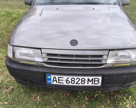 Сірий Опель Вектра, об'ємом двигуна 1.7 л та пробігом 334 тис. км за 800 $, фото 6 на Automoto.ua
