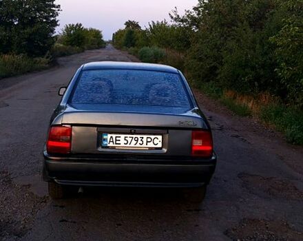 Серый Опель Вектра, объемом двигателя 2 л и пробегом 335 тыс. км за 1950 $, фото 1 на Automoto.ua