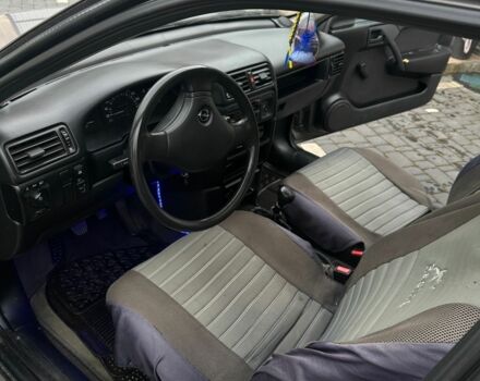 Серый Опель Вектра, объемом двигателя 1.6 л и пробегом 230 тыс. км за 1900 $, фото 5 на Automoto.ua