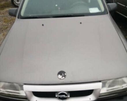 Серый Опель Вектра, объемом двигателя 2 л и пробегом 999 тыс. км за 1250 $, фото 2 на Automoto.ua