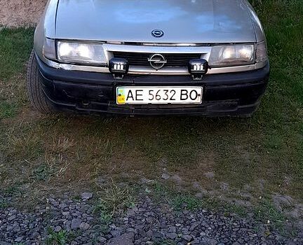 Серый Опель Вектра, объемом двигателя 2 л и пробегом 0 тыс. км за 1600 $, фото 7 на Automoto.ua