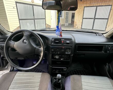 Серый Опель Вектра, объемом двигателя 1.6 л и пробегом 230 тыс. км за 1900 $, фото 6 на Automoto.ua