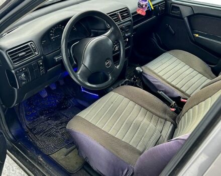 Серый Опель Вектра, объемом двигателя 1.6 л и пробегом 500 тыс. км за 1600 $, фото 8 на Automoto.ua