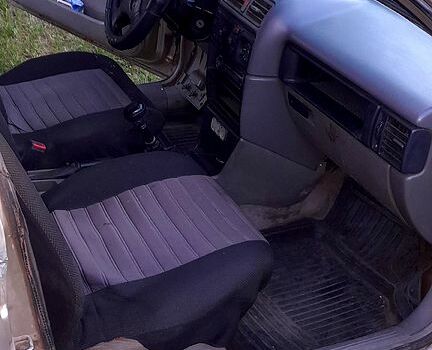 Серый Опель Вектра, объемом двигателя 2 л и пробегом 0 тыс. км за 1600 $, фото 1 на Automoto.ua