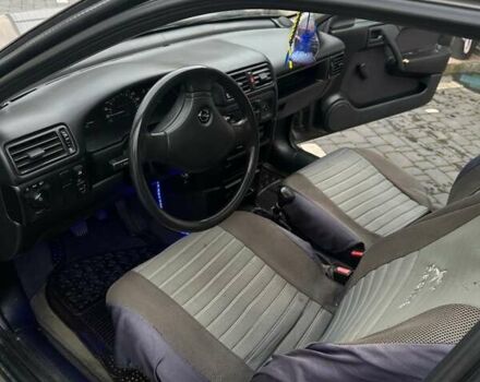 Сірий Опель Вектра, об'ємом двигуна 1.6 л та пробігом 230 тис. км за 1900 $, фото 4 на Automoto.ua