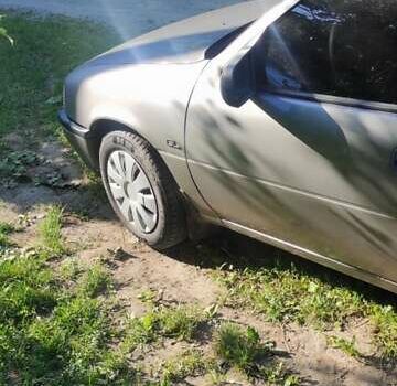 Опель Вектра 1990 в Изяслве на Automoto.ua Серый Опель Вектра, объемом двигателя 1.6 л и пробегом 300 тыс. км за 1650 $, фото 1 на Automoto.ua