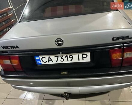 Серый Опель Вектра, объемом двигателя 1.8 л и пробегом 230 тыс. км за 2100 $, фото 2 на Automoto.ua