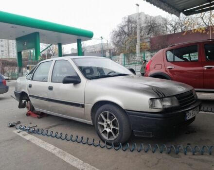 Серый Опель Вектра, объемом двигателя 1.6 л и пробегом 200 тыс. км за 750 $, фото 2 на Automoto.ua