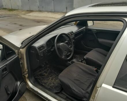 Серый Опель Вектра, объемом двигателя 1.6 л и пробегом 200 тыс. км за 750 $, фото 7 на Automoto.ua