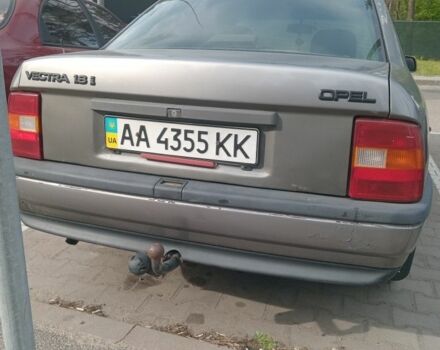 Серый Опель Вектра, объемом двигателя 1.8 л и пробегом 350 тыс. км за 1300 $, фото 3 на Automoto.ua