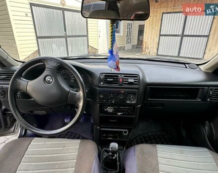 Сірий Опель Вектра, об'ємом двигуна 1.6 л та пробігом 230 тис. км за 1900 $, фото 5 на Automoto.ua