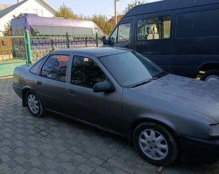 Опель Вектра 1991 у Чернівцях на Automoto.ua Сірий Опель Вектра, об'ємом двигуна 1.6 л та пробігом 330 тис. км за 775 $, фото 1 на Automoto.ua