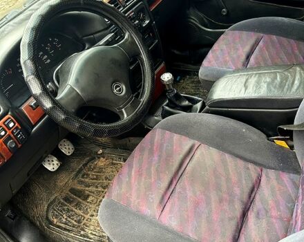 Серый Опель Вектра, объемом двигателя 1.8 л и пробегом 264 тыс. км за 1100 $, фото 5 на Automoto.ua