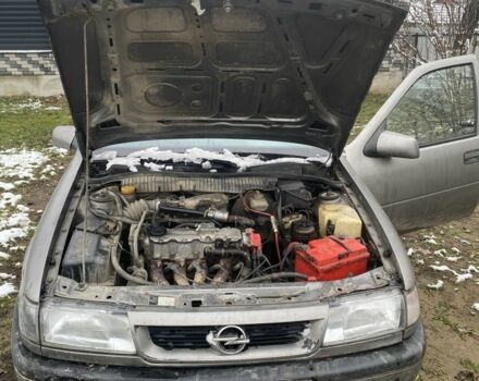 Серый Опель Вектра, объемом двигателя 2 л и пробегом 300 тыс. км за 950 $, фото 7 на Automoto.ua