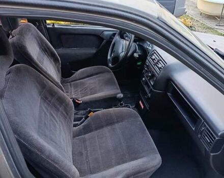 Опель Вектра 1991 у Чернівцях на Automoto.ua Сірий Опель Вектра, об'ємом двигуна 1.6 л та пробігом 330 тис. км за 775 $, фото 4 на Automoto.ua