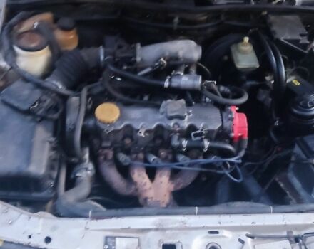 Серый Опель Вектра, объемом двигателя 2 л и пробегом 400 тыс. км за 400 $, фото 4 на Automoto.ua