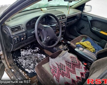 Серый Опель Вектра, объемом двигателя 1.8 л и пробегом 250 тыс. км за 600 $, фото 2 на Automoto.ua