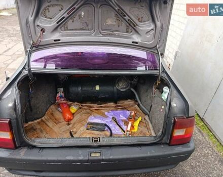 Сірий Опель Вектра, об'ємом двигуна 1.8 л та пробігом 380 тис. км за 1800 $, фото 1 на Automoto.ua