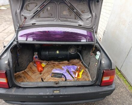 Серый Опель Вектра, объемом двигателя 1.8 л и пробегом 380 тыс. км за 1800 $, фото 1 на Automoto.ua