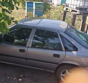 Сірий Опель Вектра, об'ємом двигуна 1.8 л та пробігом 260 тис. км за 1500 $, фото 4 на Automoto.ua