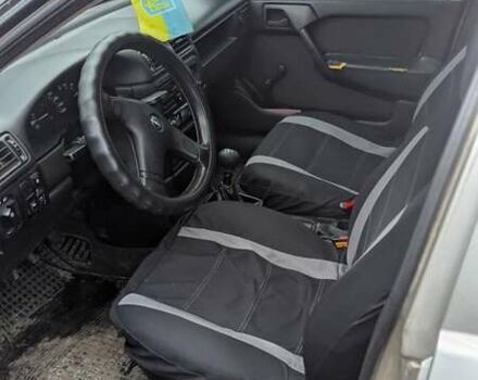 Сірий Опель Вектра, об'ємом двигуна 1.6 л та пробігом 350 тис. км за 1450 $, фото 5 на Automoto.ua