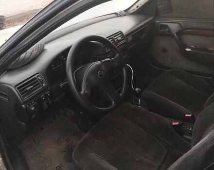 Серый Опель Вектра, объемом двигателя 2 л и пробегом 200 тыс. км за 900 $, фото 4 на Automoto.ua