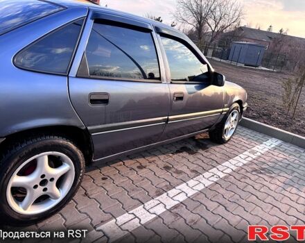 Серый Опель Вектра, объемом двигателя 2 л и пробегом 359 тыс. км за 1750 $, фото 1 на Automoto.ua