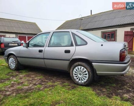 Серый Опель Вектра, объемом двигателя 1.6 л и пробегом 300 тыс. км за 1800 $, фото 6 на Automoto.ua